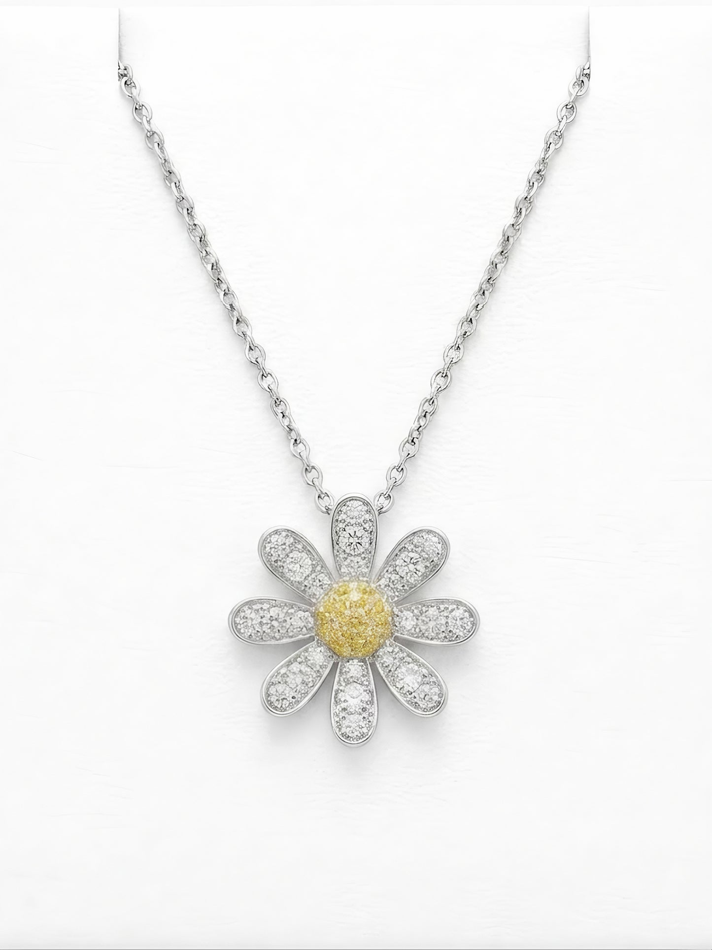 Daisy du Printemps Diamond Pendant Necklace