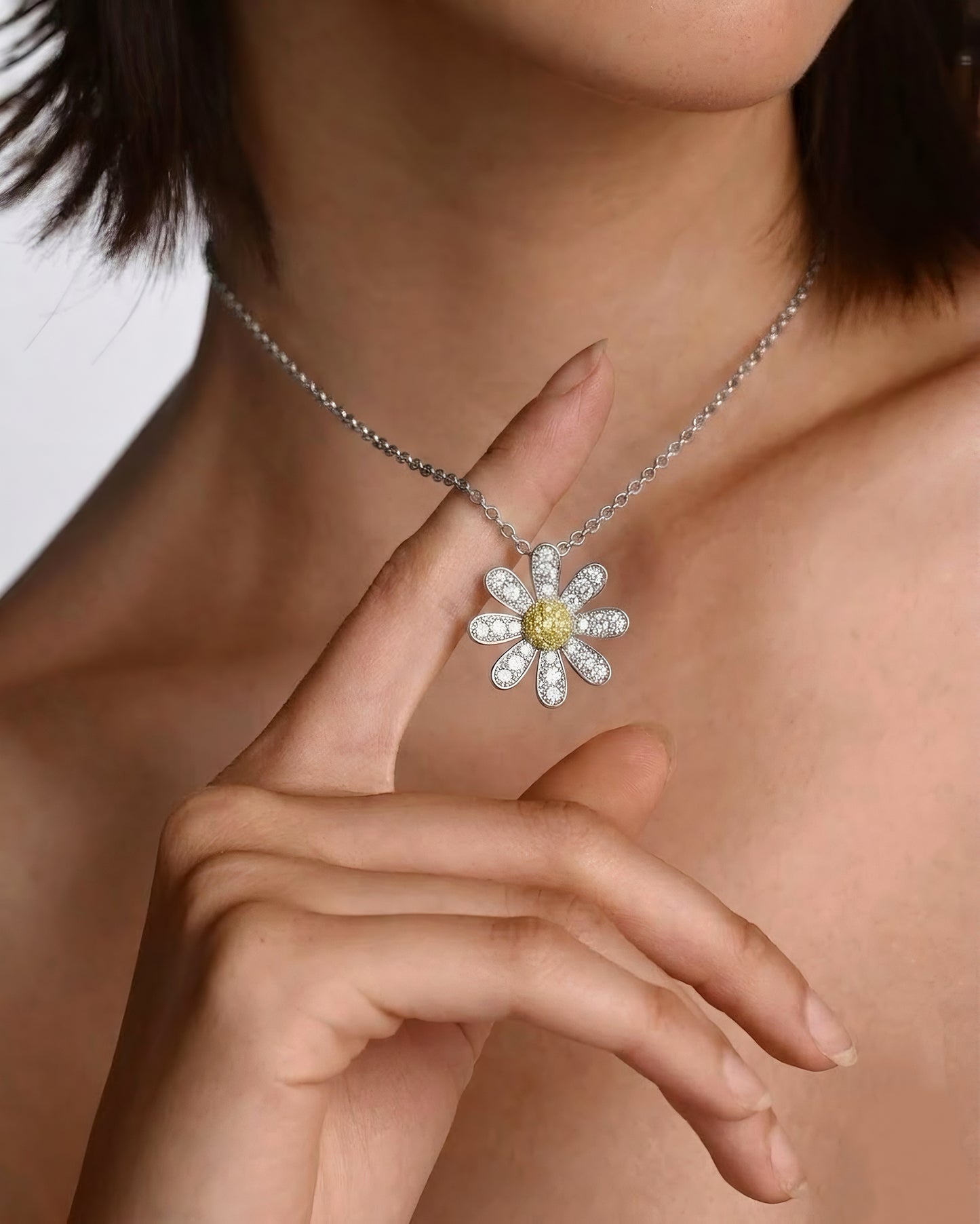 Daisy du Printemps Diamond Pendant Necklace