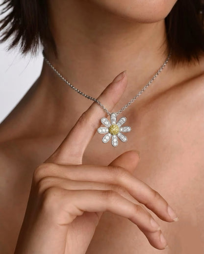 Daisy du Printemps Diamond Pendant Necklace
