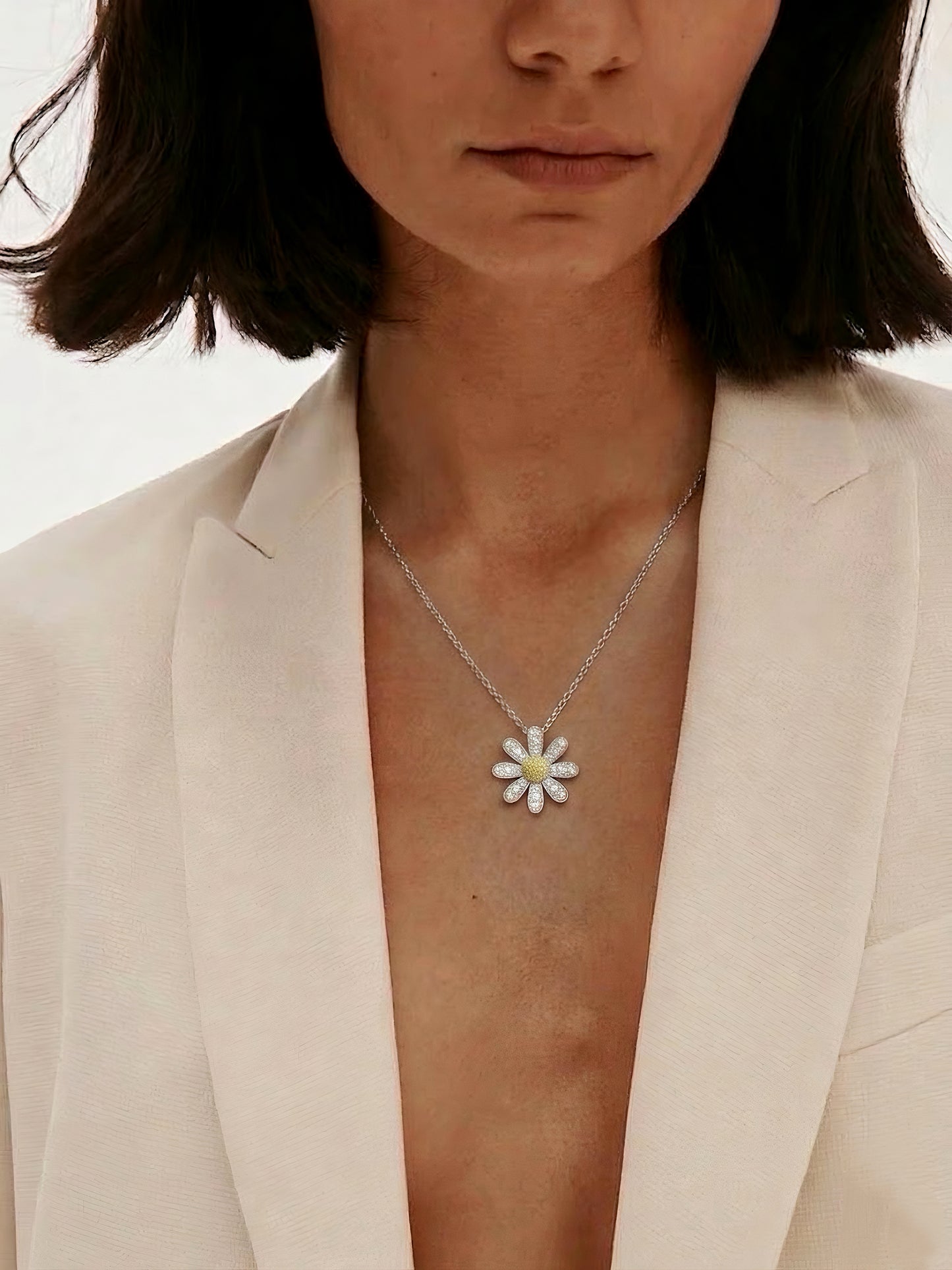 Daisy du Printemps Diamond Pendant Necklace