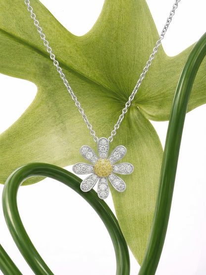 Daisy du Printemps Diamond Pendant Necklace