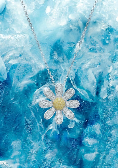 Daisy du Printemps Diamond Pendant Necklace
